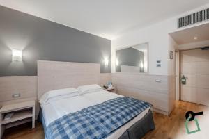Voodi või voodid majutusasutuse HOTIDAY Room Collection - Torbole toas