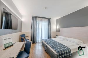 Voodi või voodid majutusasutuse HOTIDAY Room Collection - Torbole toas