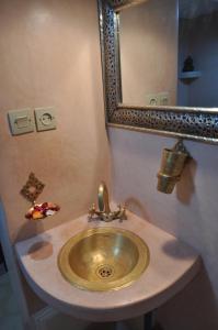 Un baño de Riad La Famille