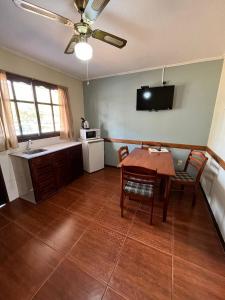 Televisi dan/atau pusat hiburan di Hotel Mirador del Dayman