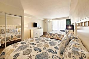 a bedroom with two beds and a mirror at Daytona Beach Resort Unit #302 in Daytona Beach +40 photos