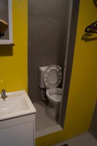 a bathroom with a white toilet and a sink at Hotel Econômico ao lado do Metrô in São Paulo
