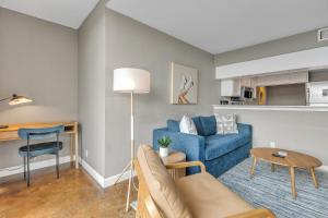 Littlefield Lofts, Hosted by Placemakr - 6th St的厨房或小厨房