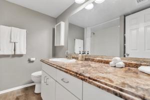 Littlefield Lofts, Hosted by Placemakr - 6th St的一间浴室