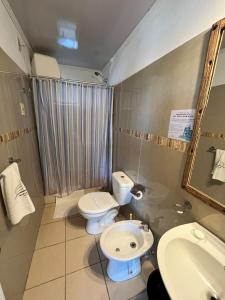 Kamar mandi di Hotel Mirador del Dayman