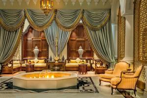 Posezení v ubytování The Ritz-Carlton, Dubai