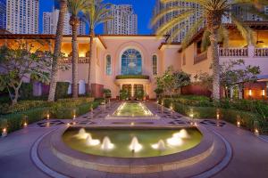 Zahrada ubytování The Ritz-Carlton, Dubai