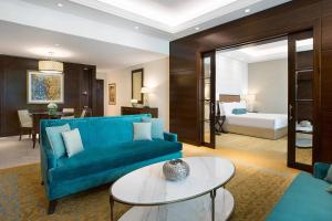 Postel nebo postele na pokoji v ubytování The Ritz-Carlton, Dubai