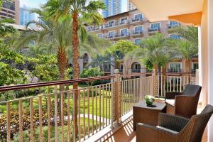 Balkón nebo terasa v ubytování The Ritz-Carlton, Dubai