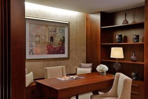 Posezení v ubytování The Ritz-Carlton, Dubai