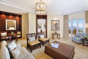 Posezení v ubytování The Ritz-Carlton, Dubai