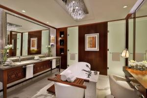 Posezení v ubytování The Ritz-Carlton, Dubai