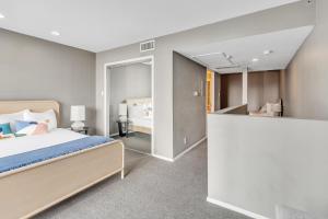 Littlefield Lofts, Hosted by Placemakr - 6th St客房内的一张或多张床位