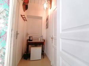Kuchyň nebo kuchyňský kout v ubytování Chambre Bed and Breakfast dans la Villa Cypra