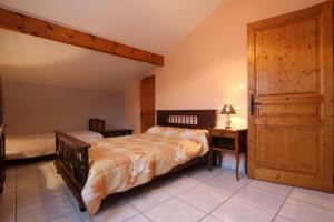 a bedroom with two beds and a desk and a door at Gure ametsa in Saint-Étienne-de-Baïgorry