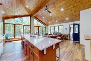 Kuchyň nebo kuchyňský kout v ubytování Lakeside Lodge