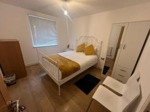 Een bed of bedden in een kamer bij The O2 Arena ExCel Canary Wharf London