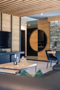Posezení v ubytování Atemberaubendes und charismatisches Luxus-Apartment in der Residenz Silvretta - Inklusive Silvretta Card Premium