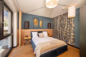 Postel nebo postele na pokoji v ubytování Atemberaubendes und charismatisches Luxus-Apartment in der Residenz Silvretta - Inklusive Silvretta Card Premium