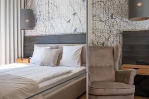 Postel nebo postele na pokoji v ubytování Atemberaubendes und charismatisches Luxus-Apartment in der Residenz Silvretta - Inklusive Silvretta Card Premium