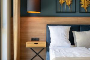 Postel nebo postele na pokoji v ubytování Atemberaubendes und charismatisches Luxus-Apartment in der Residenz Silvretta - Inklusive Silvretta Card Premium