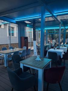 Un restaurant sau alt loc unde se poate mânca la Pensiunea Sabrina