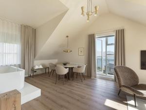 Televízia a/alebo spoločenská miestnosť v ubytovaní Hotel Búdir