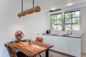 Kuchyň nebo kuchyňský kout v ubytování Good Vibes Romantic Studio incl free private parking + 31 fotografií