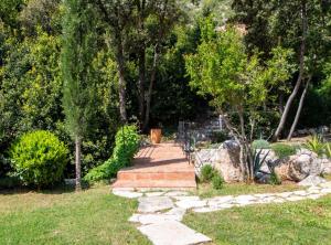 Κήπος έξω από το Stone House Anfitrite