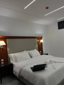 Jerash Hotel客房内的一张或多张床位
