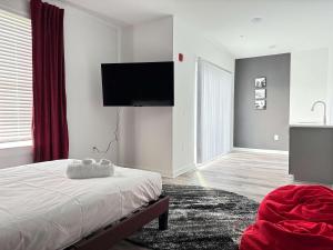 En eller flere senge i et værelse på Luxury 2B2B Penthouse with Balcony Downtown 542Blvd + 10 billeder