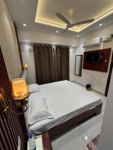 Postel nebo postele na pokoji v ubytování Hotel Deepjot