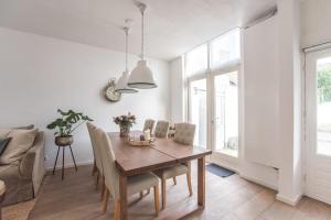 Χώρος καθιστικού στο Sandy's Family Beach House for 2 adults & 2 children
