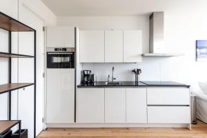 Кухня или мини-кухня в The apartment Shell 42
