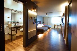 Giường trong phòng chung tại MOXY Phoenix Tempe/ASU Area