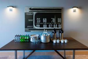 Nhà bếp/bếp nhỏ tại MOXY Phoenix Tempe/ASU Area