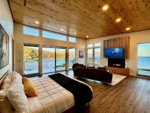 Gambar di galeri bagi The Cove at Port Orford - 5 Ocean Front Suites di Port Orford