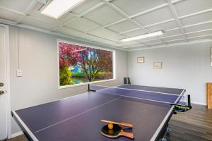 a ping pong room with a ping pong table at Modern Condo with Family-Friendly Hot Tub 102 in Blaine