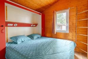 Posteľ alebo postele v izbe v ubytovaní Chalet Mer et Pins + 24 fotografií