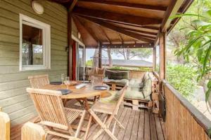Balkón alebo terasa v ubytovaní Chalet Mer et Pins