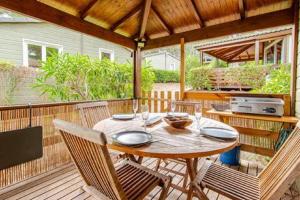 Vonkajšia záhrada v ubytovaní Chalet Mer et Pins