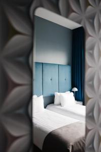 Letto o letti in una camera di ODDSSON Midtown Hotel