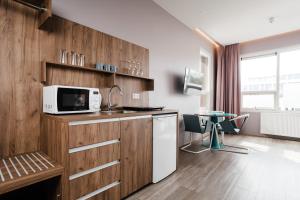 Cucina o angolo cottura di ODDSSON Midtown Hotel