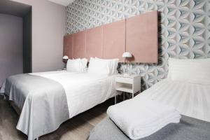 Letto o letti in una camera di ODDSSON Midtown Hotel