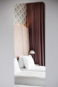 Letto o letti in una camera di ODDSSON Midtown Hotel