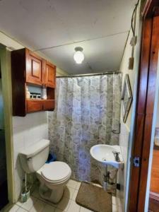 Ένα μπάνιο στο Casa Satori 3BR 2BA