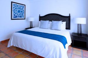 Postel nebo postele na pokoji v ubytování Tropicana Los Cabos, Tapestry Collection by Hilton
