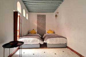 Ένα ή περισσότερα κρεβάτια σε δωμάτιο στο Entire Private House in Fez Medina! +8 φωτογραφίες