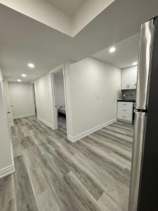 Kuchyň nebo kuchyňský kout v ubytování Bright Queen Room close to Sheridan College and Airport + 15 fotografií