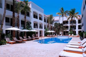 Bazén v ubytování Tropicana Los Cabos, Tapestry Collection by Hilton nebo v jeho okolí